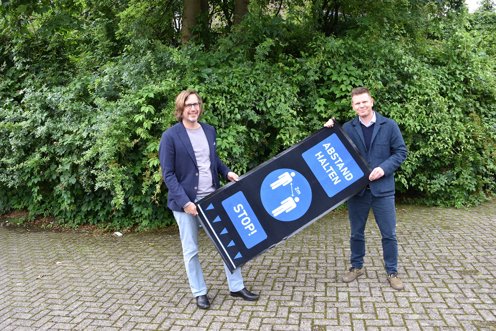 COBA Spendet Social Distancing Matten an Schule