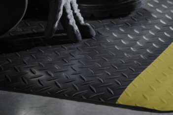 Deckplate anti-fatigue mat