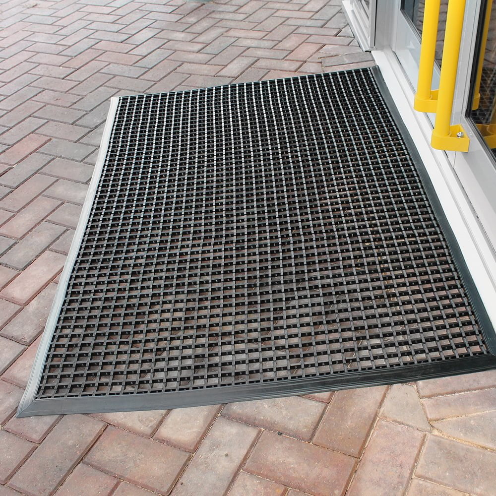 Outdoor entrance mat